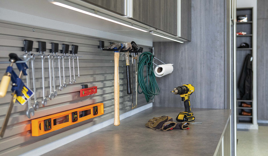 aluminum slatwall shelving and countertop